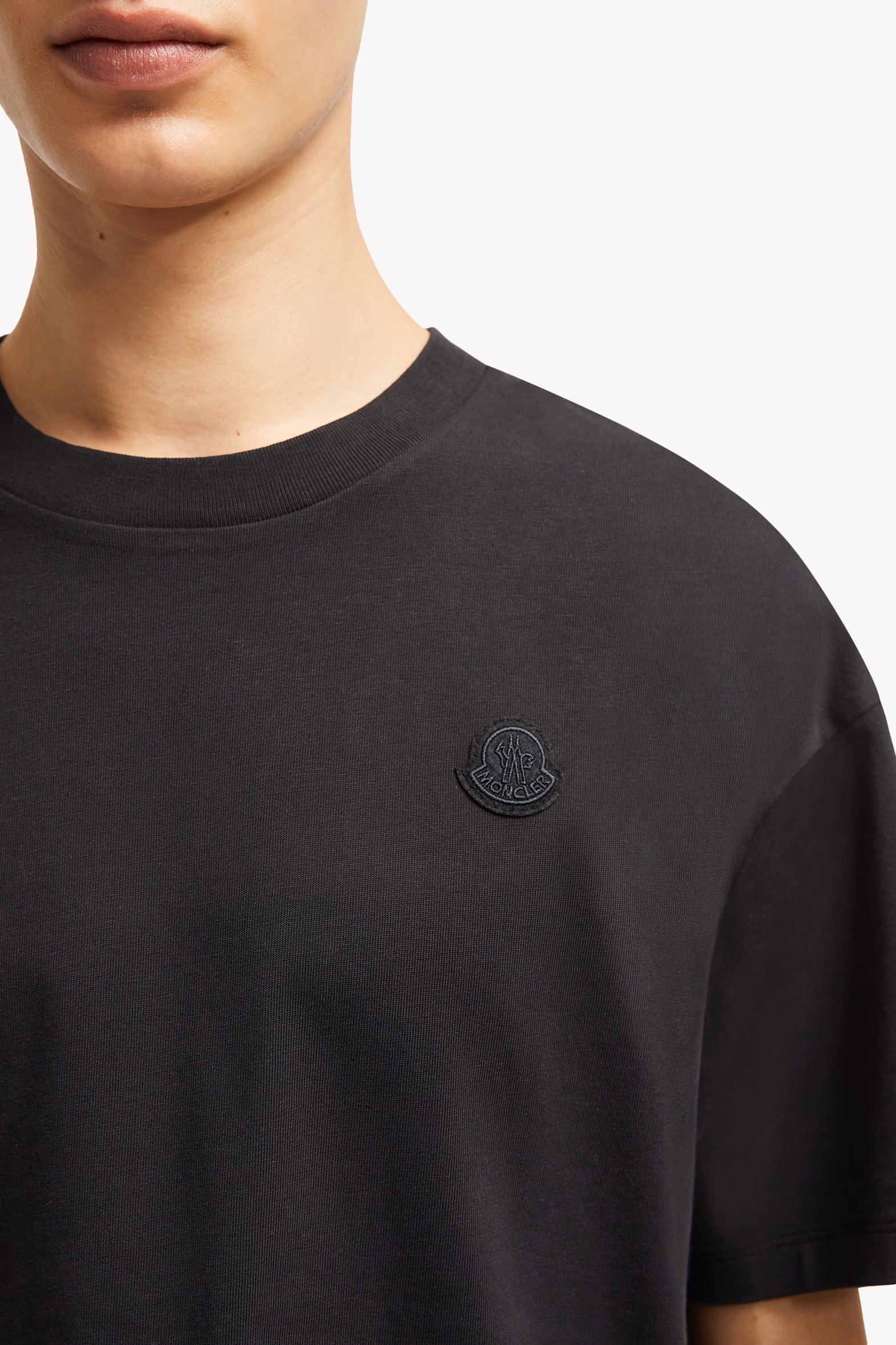 Camiseta de algodón con logotipo en grafiti Hombre Negro Moncler 6